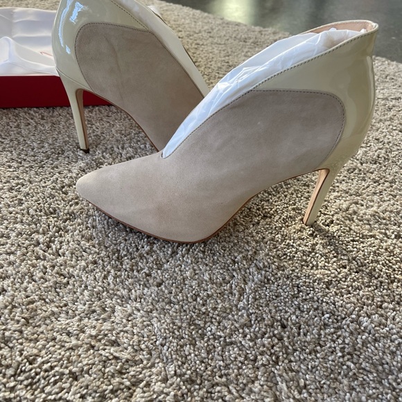 Joan Oloff beige suede heels, 8 - like new - Picture 1 of 6